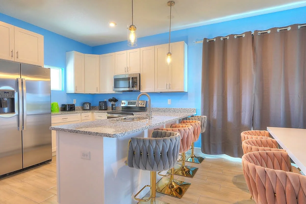 4 bed, 2035 sqft, $3,000 — Photo 2