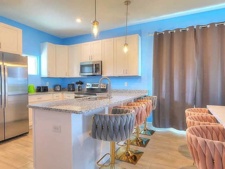 468 Lake Shore Pkwy — Photo 2