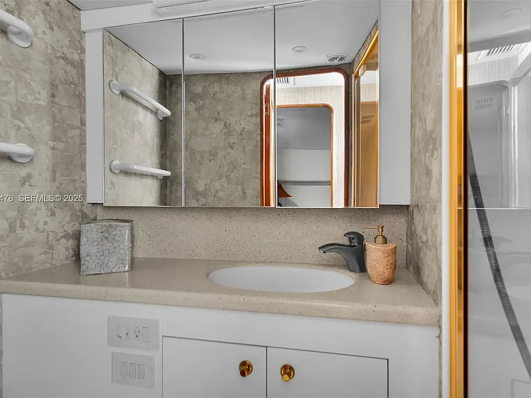 232 W Seaview Dr — Photo 68