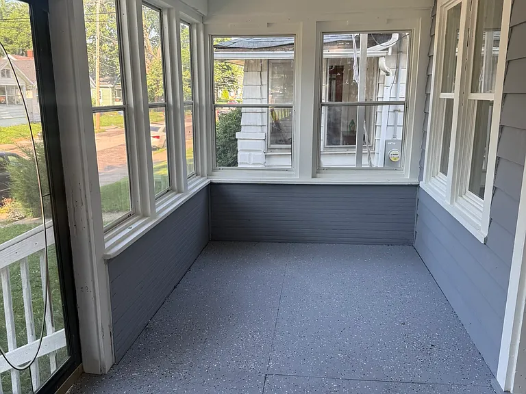 1004 E Virginia Ave — Photo 2