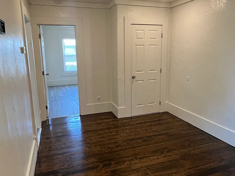 31 Russell St #3R — Photo 5