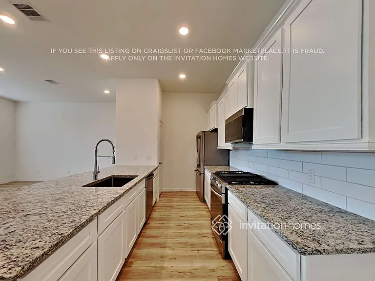4019 Champlain Way — Photo 7