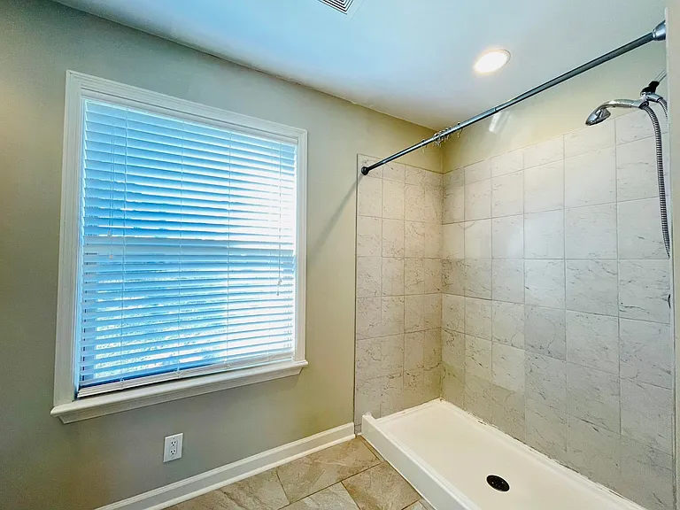223 Raintree Ln — Photo 18