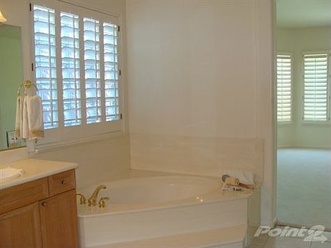 Separate Tub & Shower