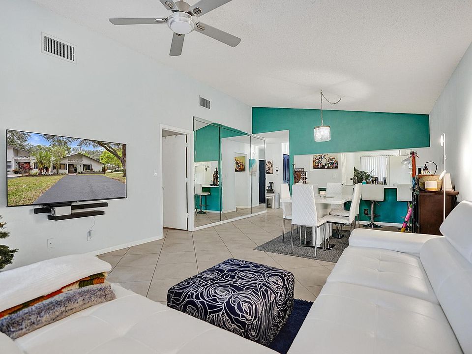 1st image of 4154 Palm Forest Drive S