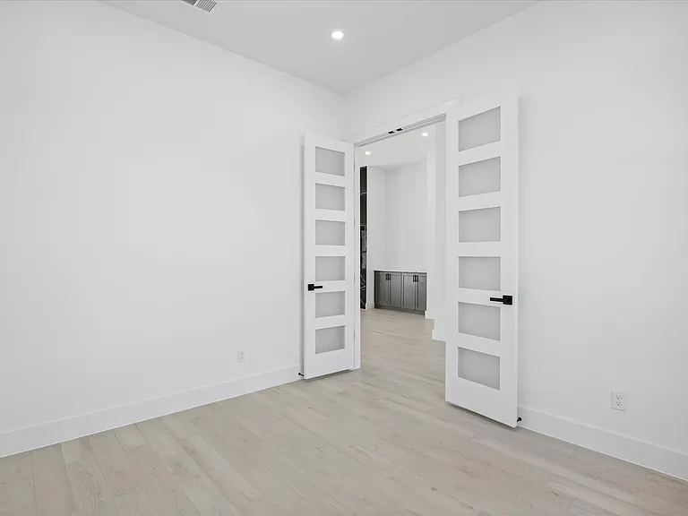 2057 Glenhollow Dr — Photo 4