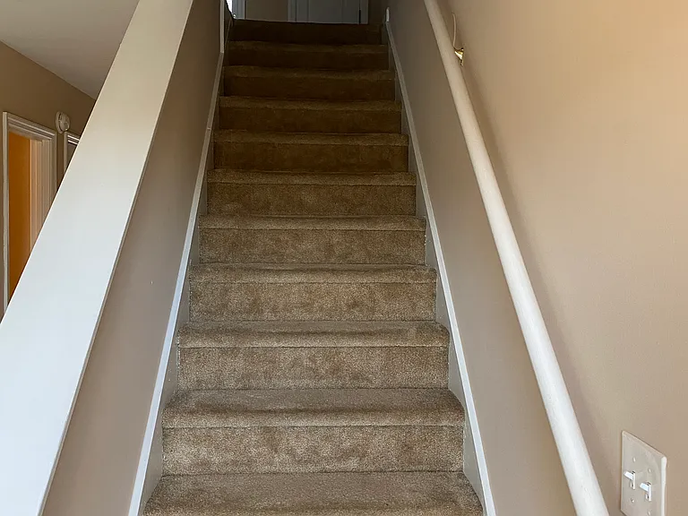 956 Margaret Dr — Photo 10