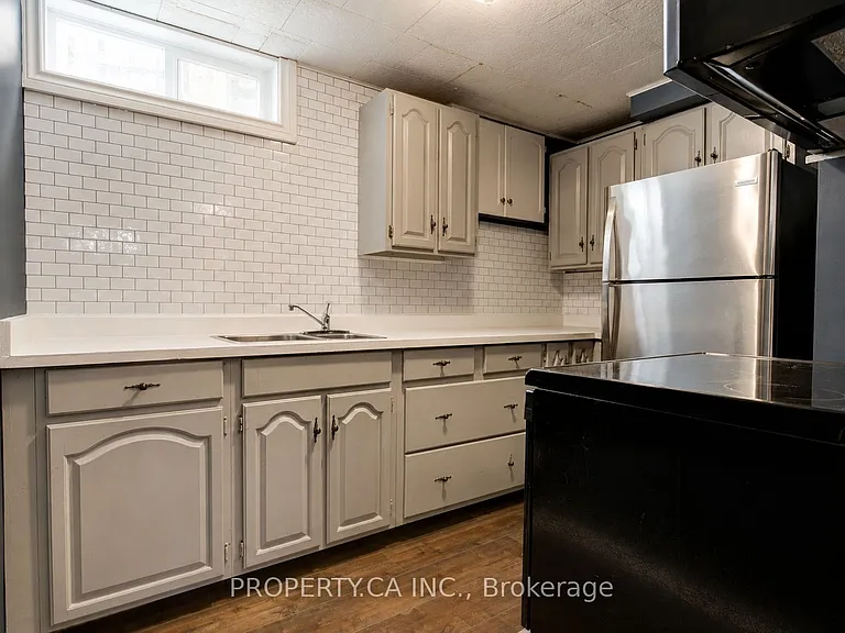 71 Highpark Ave #LOWER — Photo 6