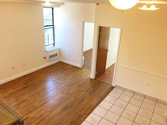 2nd image of 10422 Northern Blvd APT 2R