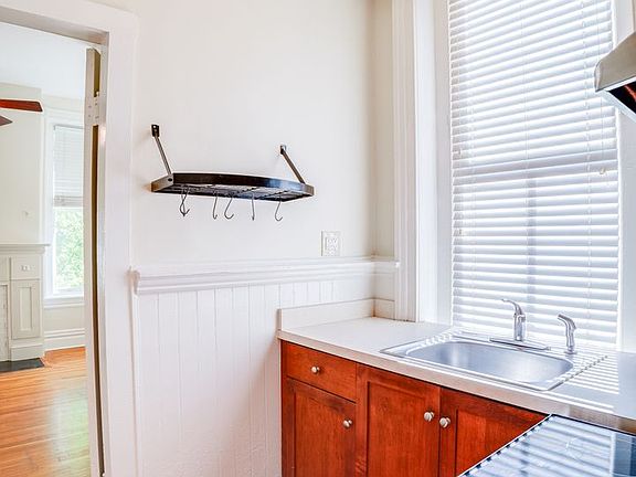 5th image of 1107 Greene St APT 5