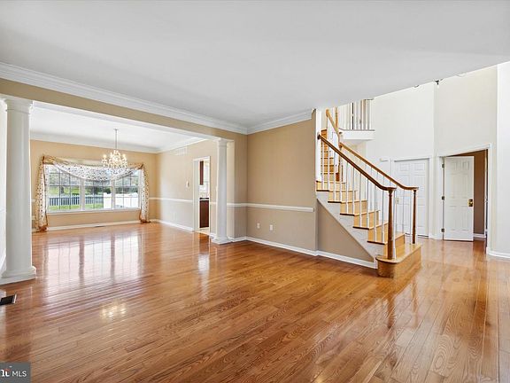 4th image of 10 Amberfield Ln