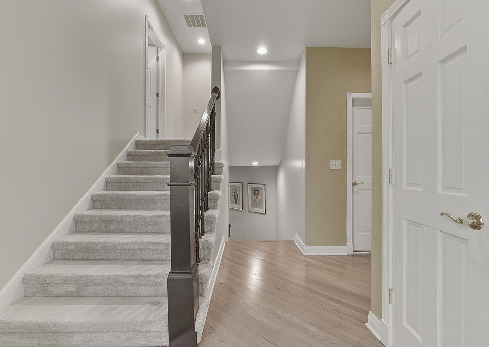 32nd image of 1333 Lake Dr
