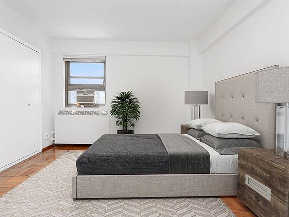 3rd image of 3334 Crescent St APT 8A