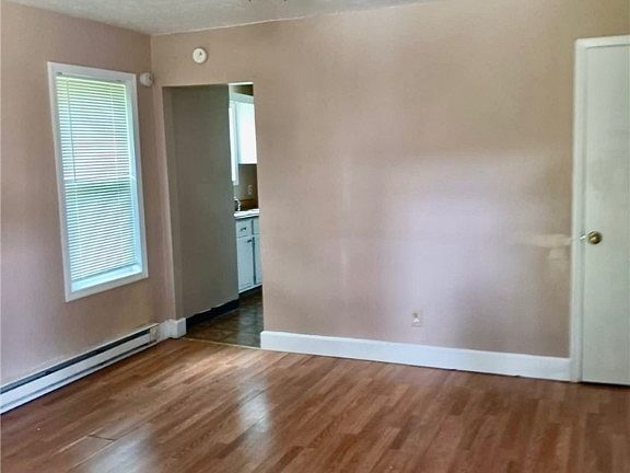 5th image of 1039 Emerson Ave