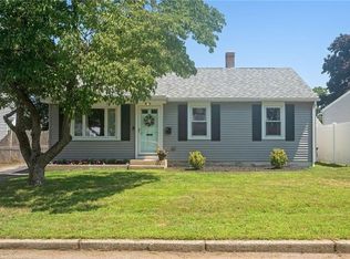 25 Elmcrest Dr, Pawtucket, RI 02861