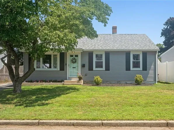 25 Elmcrest Dr, Pawtucket, RI 02861