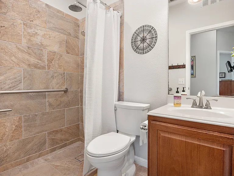 611 Newport Dr — Photo 19