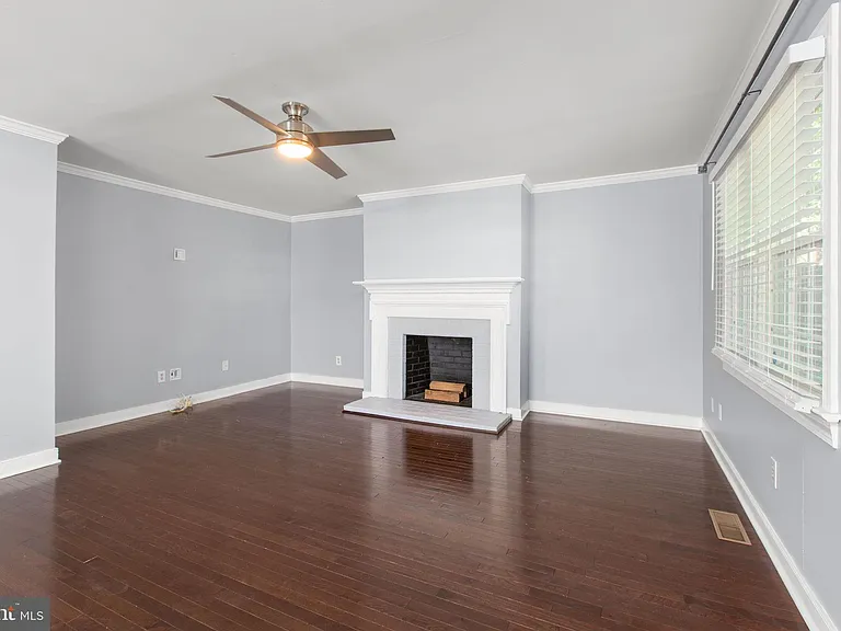 1011 Charles St #C — Photo 7
