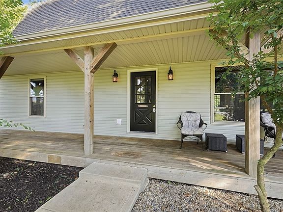 5th image of 8541 Emerick Rd W