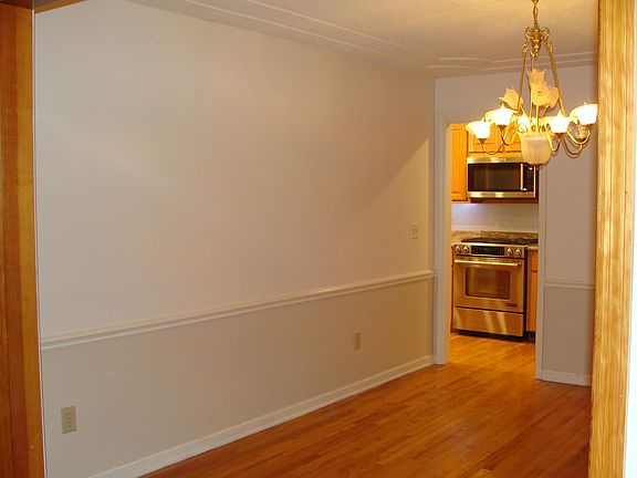 5th image of 125 Stratford Dr