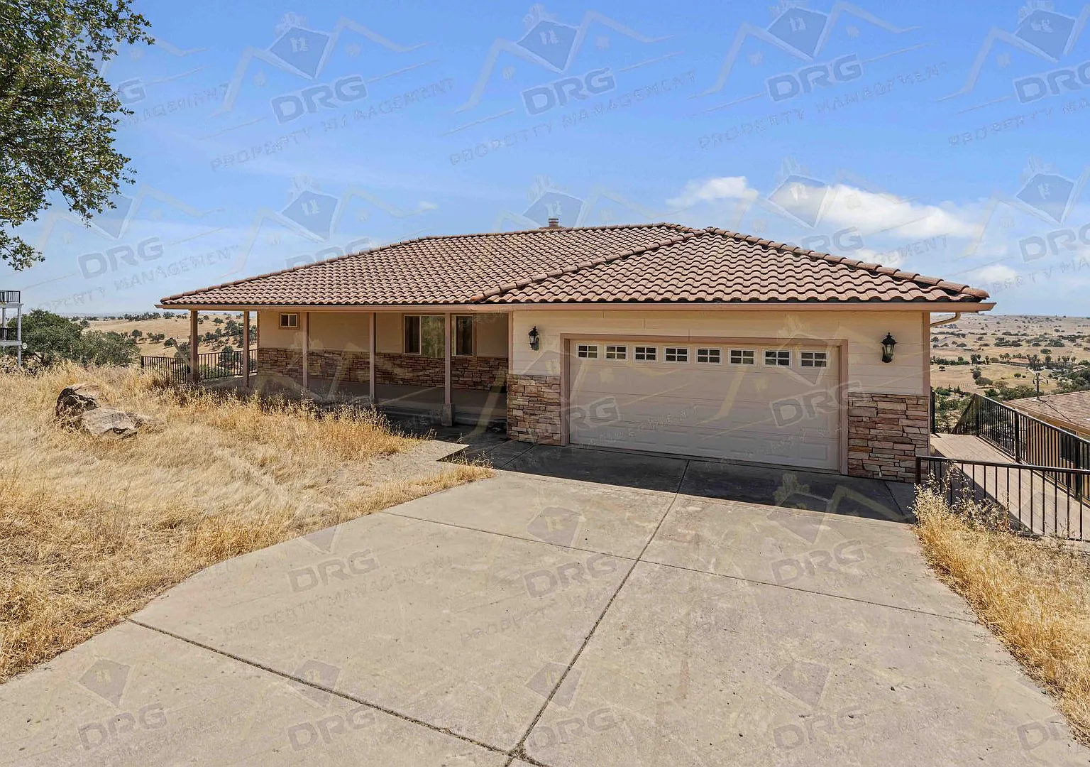 Spacious 5 Bedroom Home available in La Grange - 9166 Jalisco Way — Photo 2