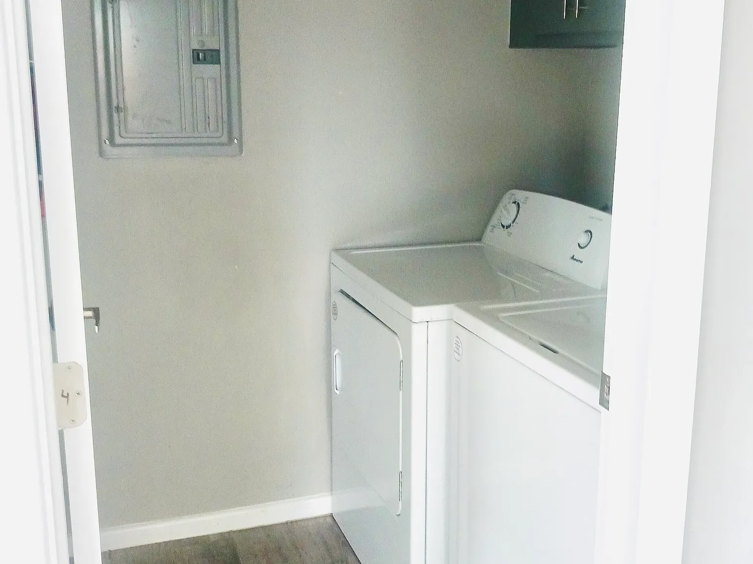 2807 Primrose Ave — Photo 4