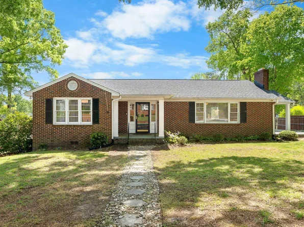 607 W Farley Ave, Laurens, SC 29360