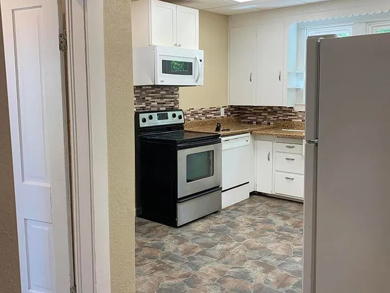 1444 N Sherman Ave — Photo 15