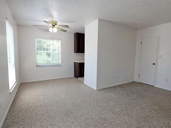 5th image of 2183 Oakridge Dr #B