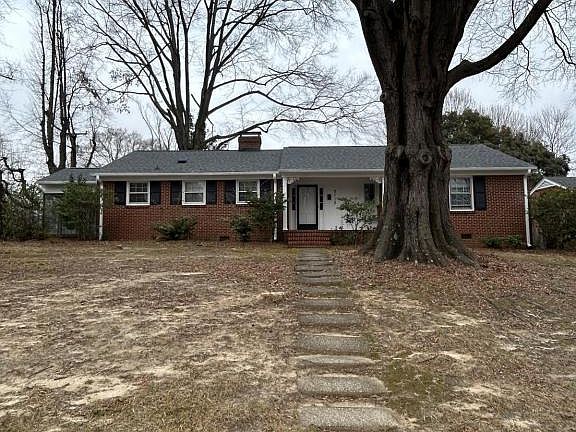 4th image of 2112 Villa Dr