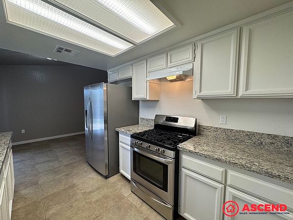 4th image of 1902 York St