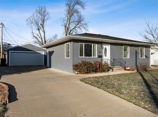 408 Elder Ln NW, Cedar Rapids, IA 52405