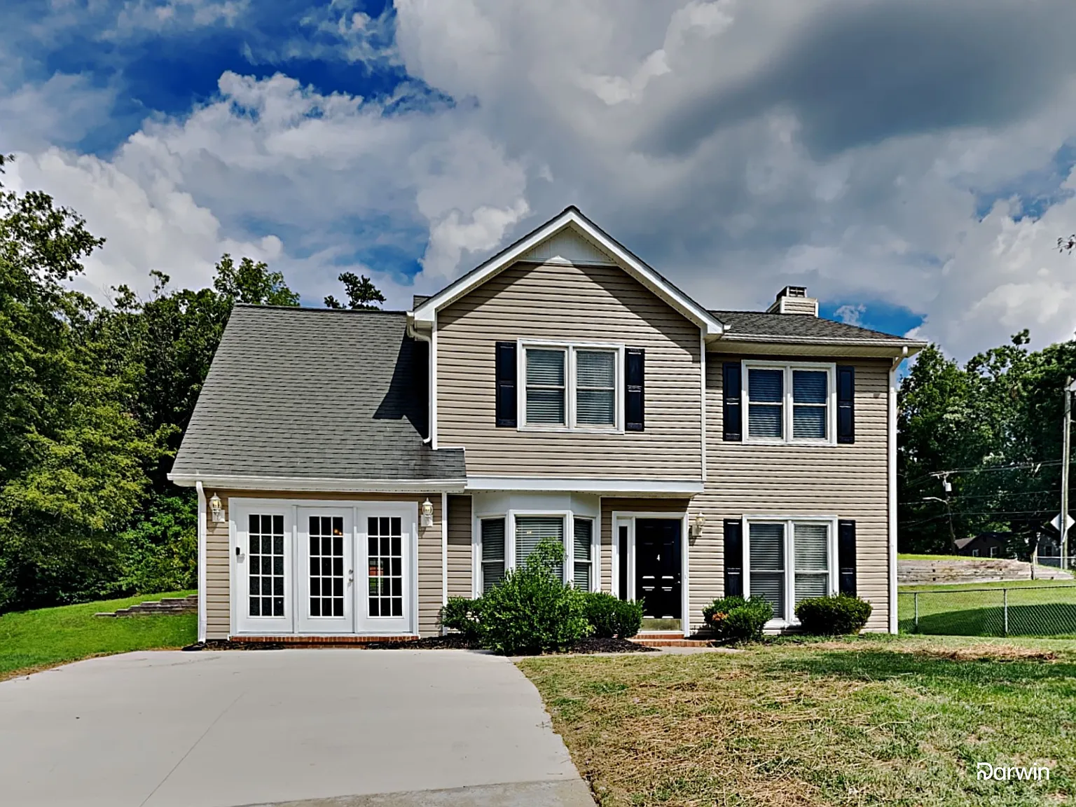 4 bed, 2.5 bath, 1590 sqft, $2,055 — Photo 2