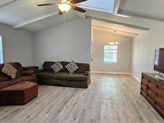 4th image of 26311 Maplewood Dr