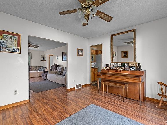 4th image of 18 Brookwood Dr