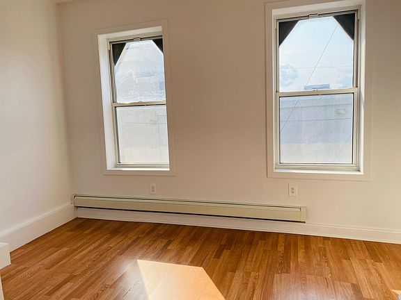 5th image of 1520 Hart Pl Floor 2