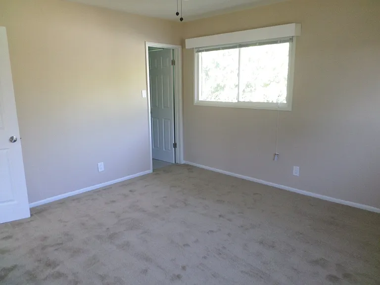 1209 N Riedel Ave — Photo 6