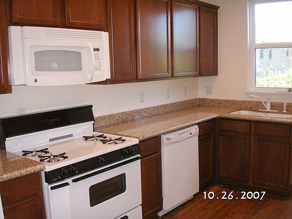 3rd image of 837 Hidalgo St