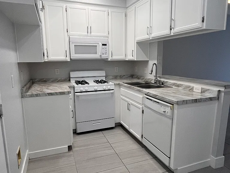 Roscoe Townhomes — Photo 40