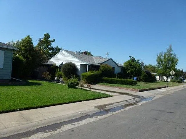 5700 59th St photo 1