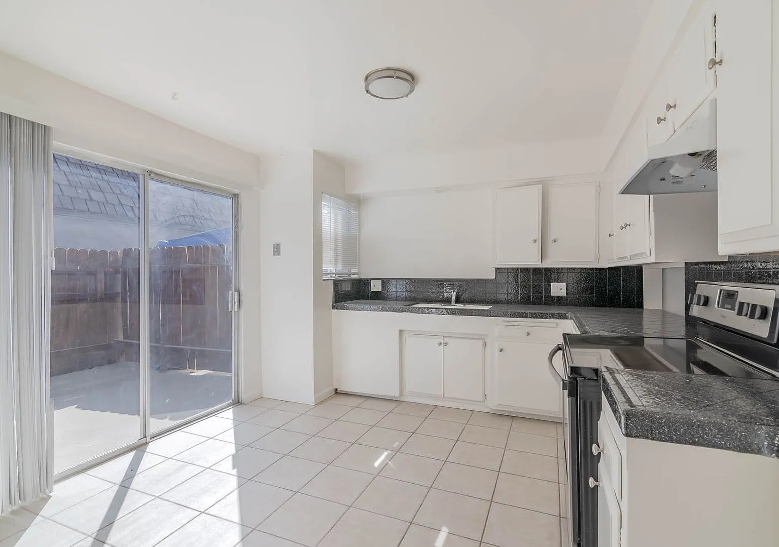 3600 Dana St — Photo 2