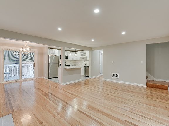 5th image of 8360 10th Ave NW