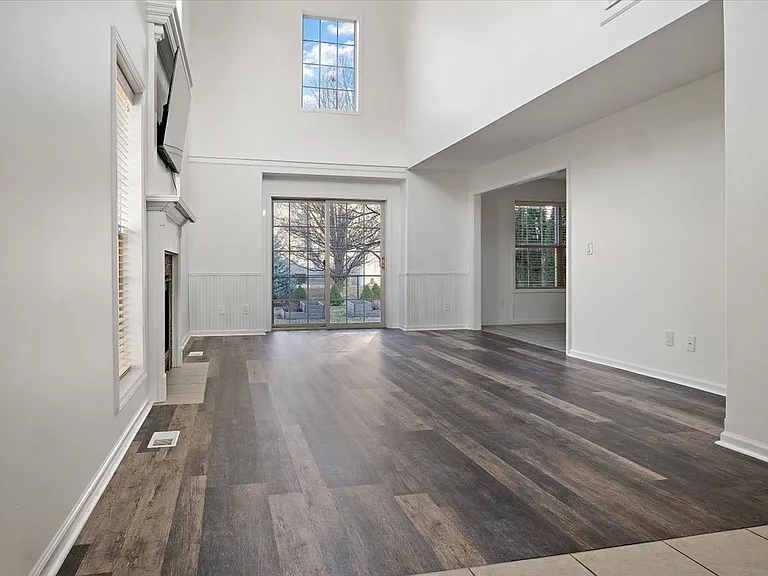 1200 Heron Dr — Photo 3