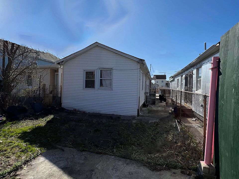 2nd image of 462 Beach 46 St