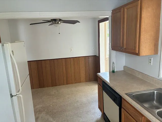 63 Thompson St — Photo 12