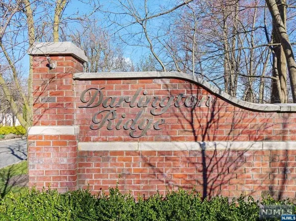 1083 Ash Dr, Mahwah, NJ 07430