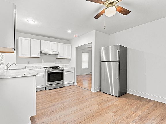 4th image of 650 Third St