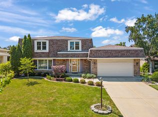 609 Honey Locust Ln, Darien, IL 60561
