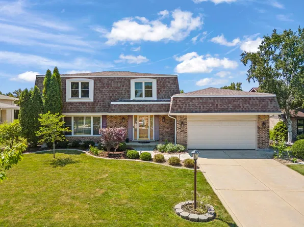 609 Honey Locust Ln, Darien, IL 60561