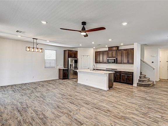 2nd image of 5544 Jinsha River St